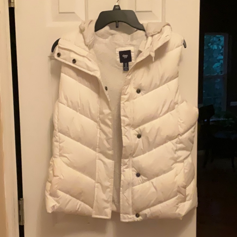 Gap hooded puffer vest - Picture 1 of 4